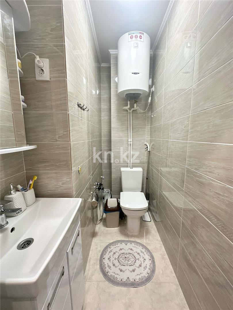 Продажа 3-комнатной квартиры, 93 м², пр. Шахтеров в Караганде - фото 10