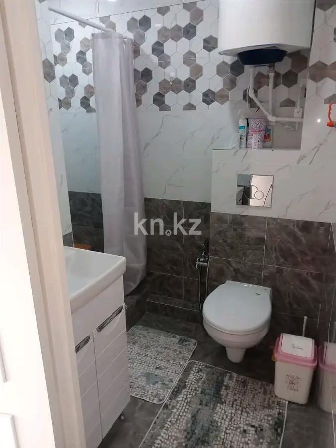 Продажа 3-комнатной квартиры, 48 м², 23 мкр., дом  25 в Караганде - фото 2