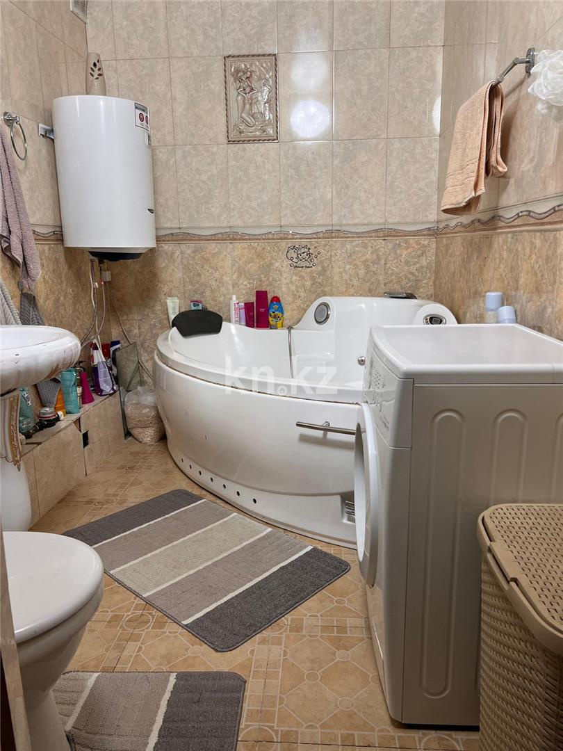 Продажа 3-комнатной квартиры, 68 м², 6-й мкр., дом  5 в Караганде - фото 9