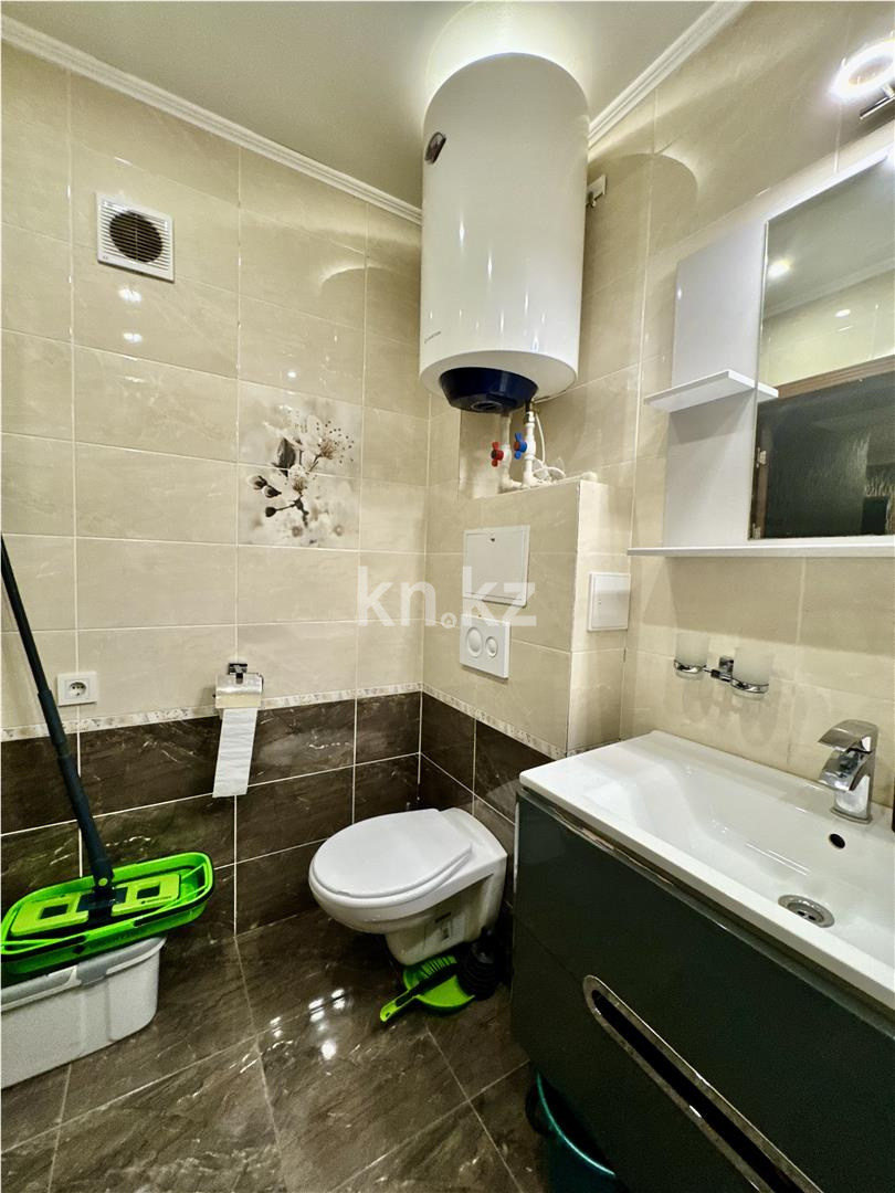 Продажа 4-комнатной квартиры, 93 м², ул. Аманжолова, дом  71 в Караганде - фото 30