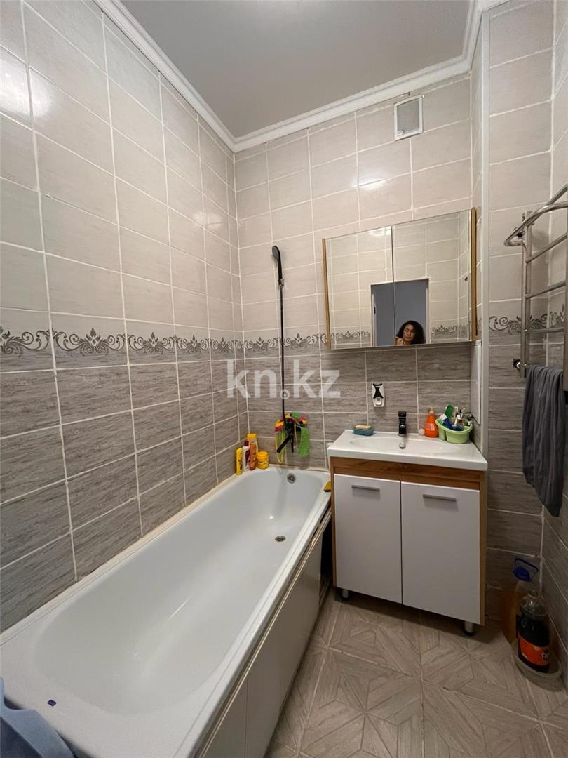 Продажа 2-комнатной квартиры, 63 м², ул. Кулкыбаева, дом  13 в Караганде - фото 8