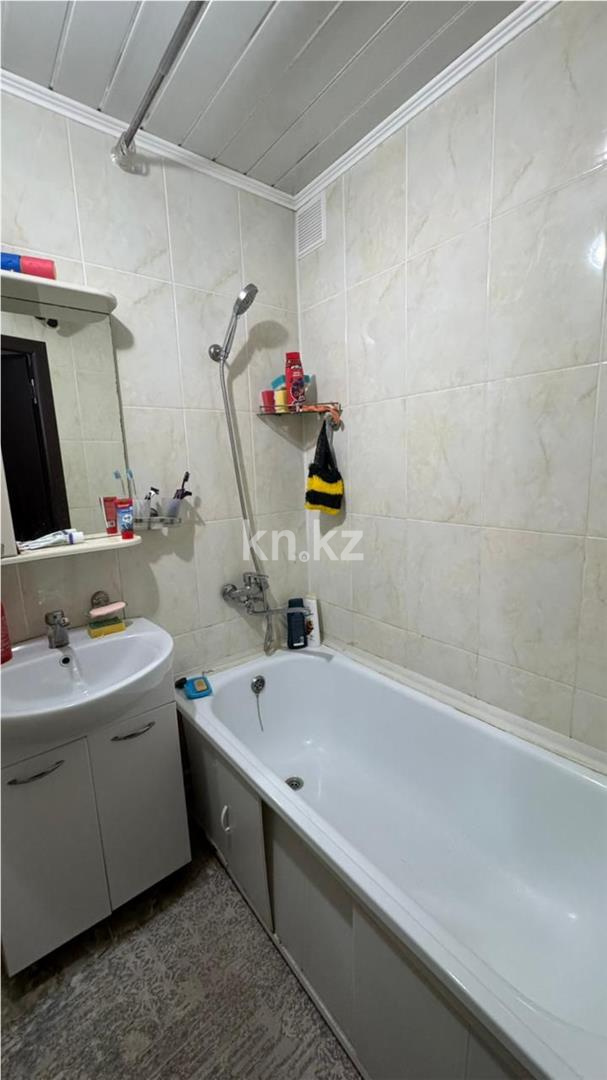 Продажа 4-комнатной квартиры, 63 м², пр. Строителей в Караганде - фото 9