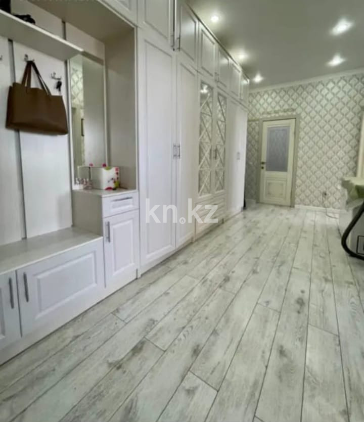 Продажа 3-комнатной квартиры, 76 м², ул. Дюсембекова, дом  44/2 в Караганде - фото 11