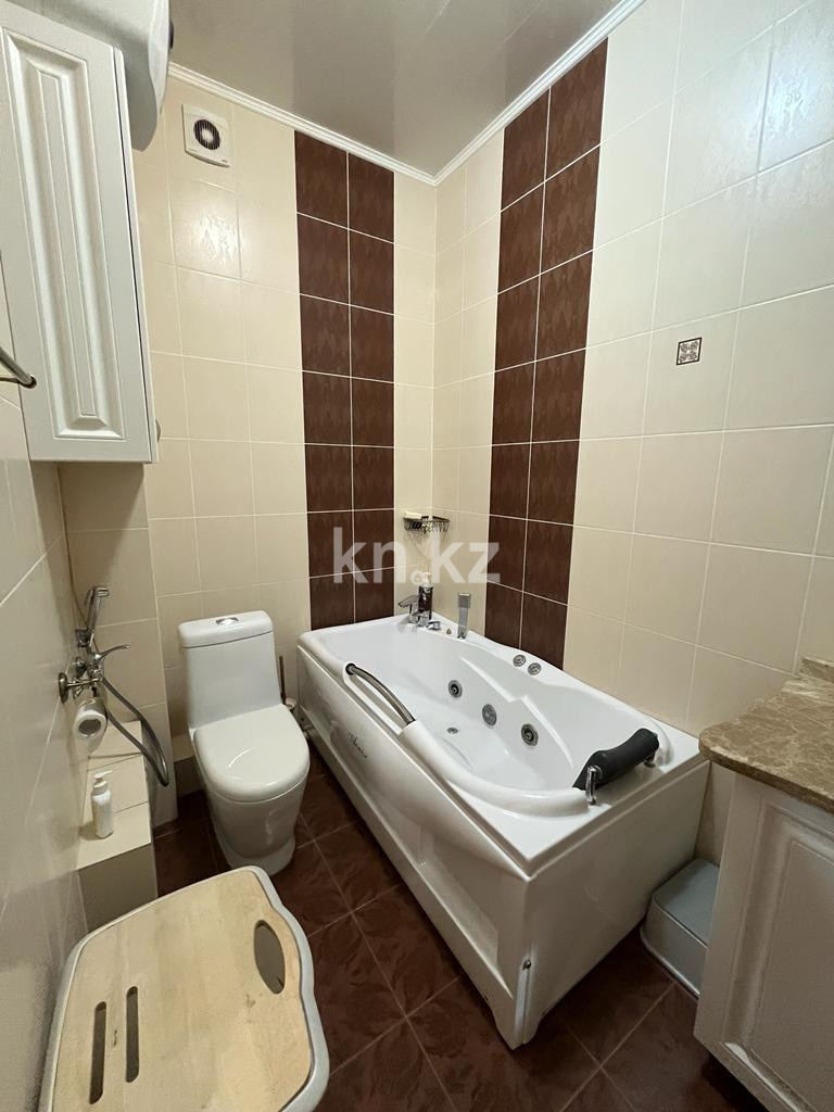 Продажа 4-комнатной квартиры, 135 м², ул. Лободы в Караганде - фото 12