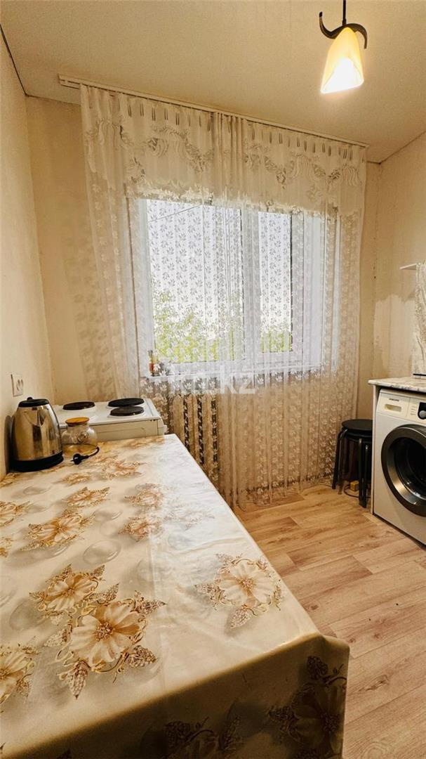 Продажа 3-комнатной квартиры, 48 м², 17-й мкр., дом  52 в Караганде - фото 8