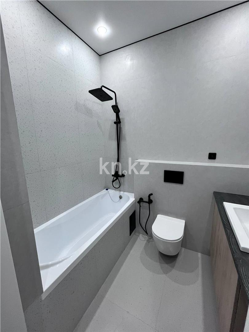 Продажа 2-комнатной квартиры, 52 м², ул. Муканова в Караганде - фото 21