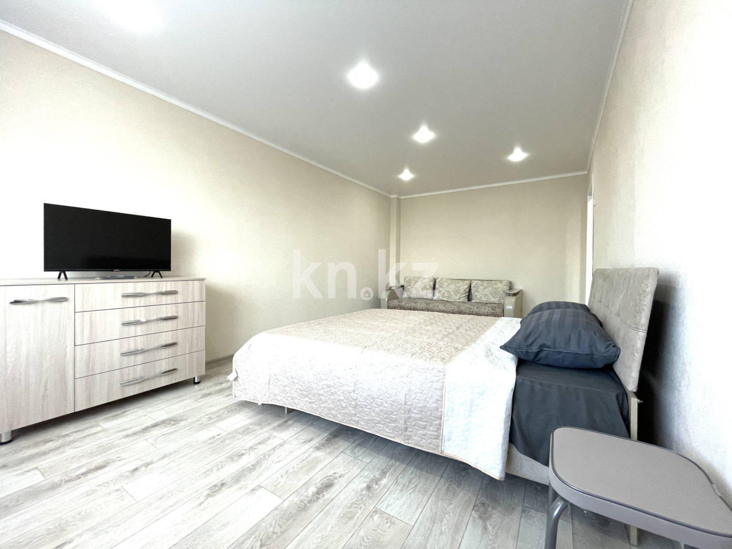 Аренда 1-комнатной квартиры посуточно, 1 м², ул. Жамбыла Жабаева, дом  170 в Петропавловске - фото 2