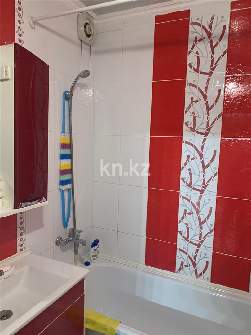 Продажа 3-комнатной квартиры, 63 м², мкр-н Восток-3, дом  17 в Караганде - фото 9