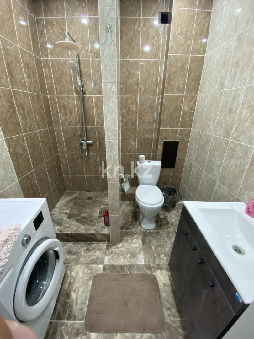 Аренда 1-комнатной квартиры посуточно, 68 м², ул. Самал, дом  70/3 в Уральске - фото 4