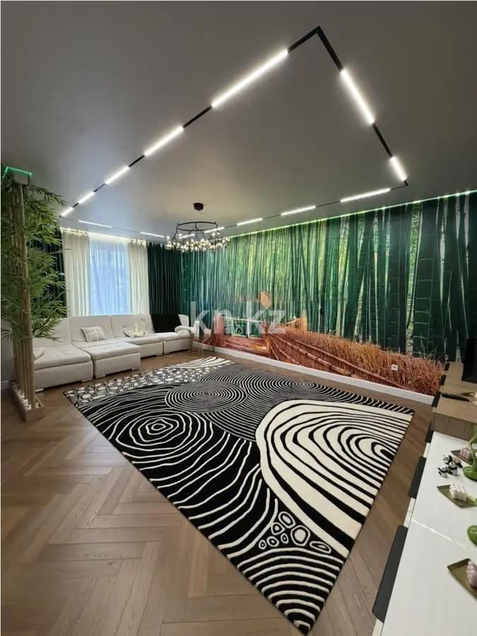 Продажа 4-комнатной квартиры, 130 м² в Караганде