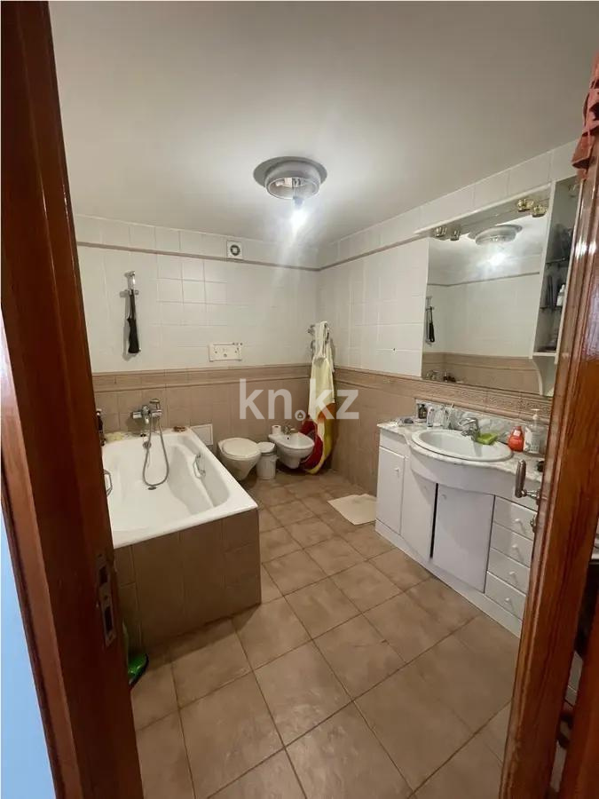 Продажа 3-комнатной квартиры, 110 м², ул. Бараева, дом  21 в Астане - фото 5