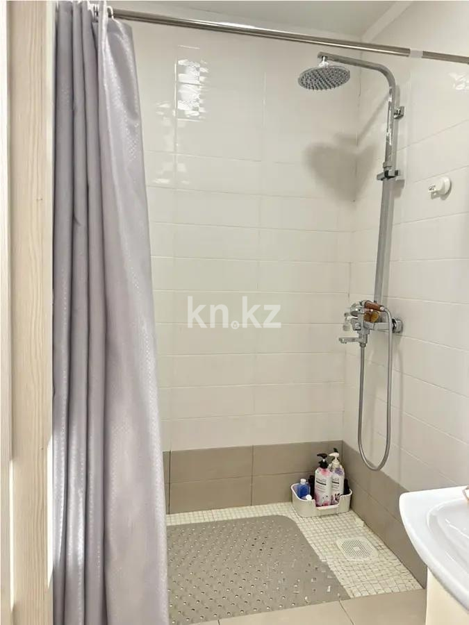 Продажа 3-комнатной квартиры, 75 м², ул. Омарова, дом  27 в Астане - фото 6