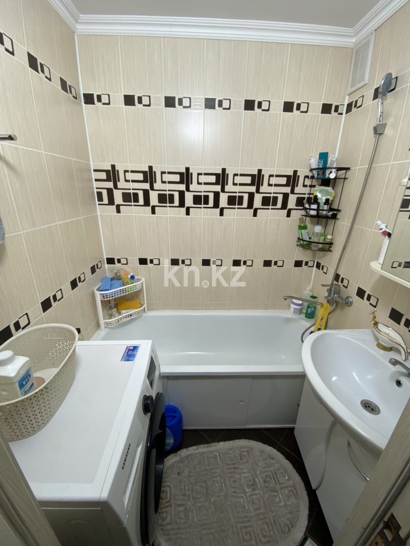 Продажа 3-комнатной квартиры, 60 м², мкр-н Голубые Пруды, дом  12 в Караганде - фото 12