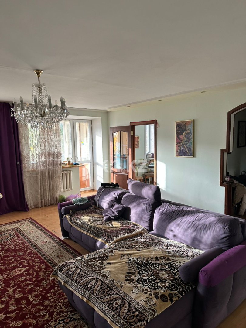 Продажа 6-комнатной квартиры, 220 м², ул. Ержанова, дом  12 в Караганде