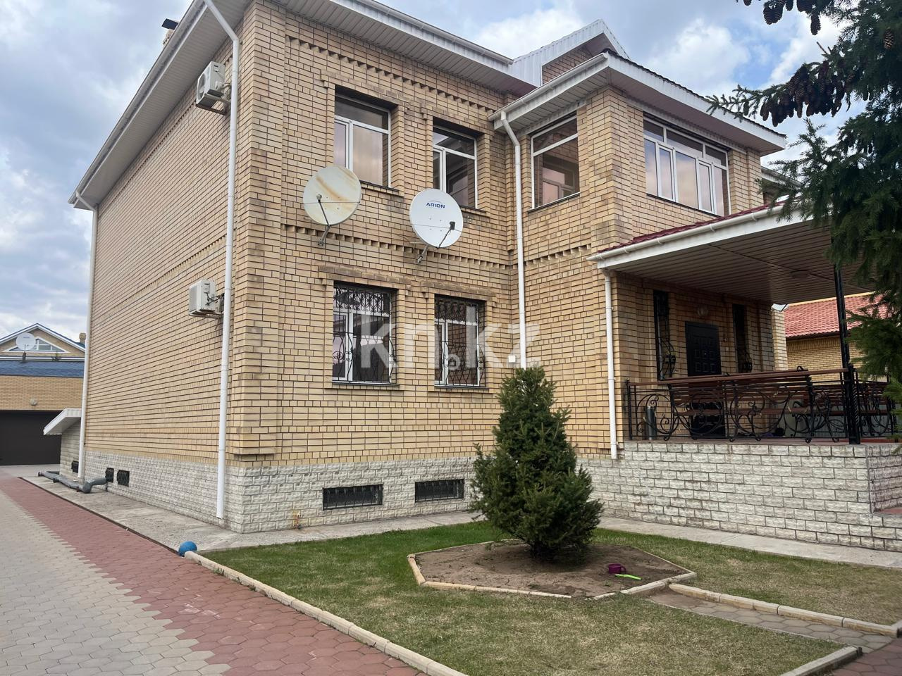 Продажа 7-комнатного дома, 470 м², ул. Университетская в Караганде