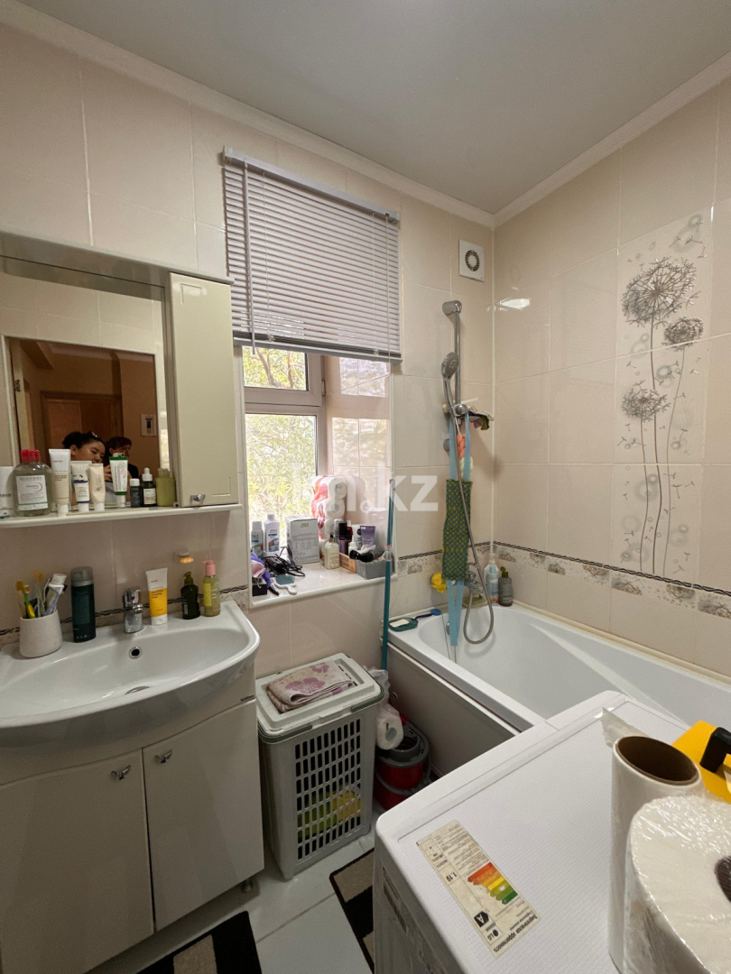 Продажа 3-комнатной квартиры, 71 м², ул. Абая, дом  46 в Караганде - фото 16