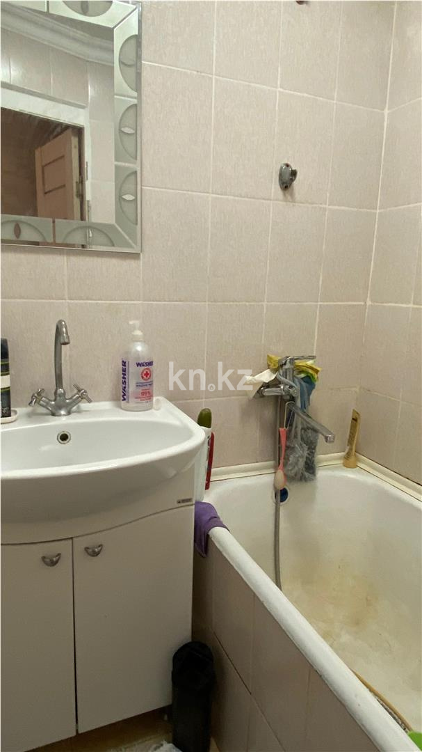 Продажа 3-комнатной квартиры, 61 м², ул. Муканова в Караганде - фото 7