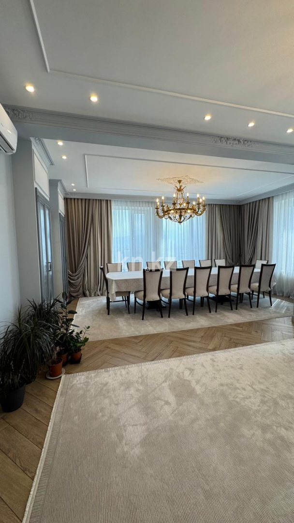 Продажа 7-комнатной квартиры, 251 м² в Алматы