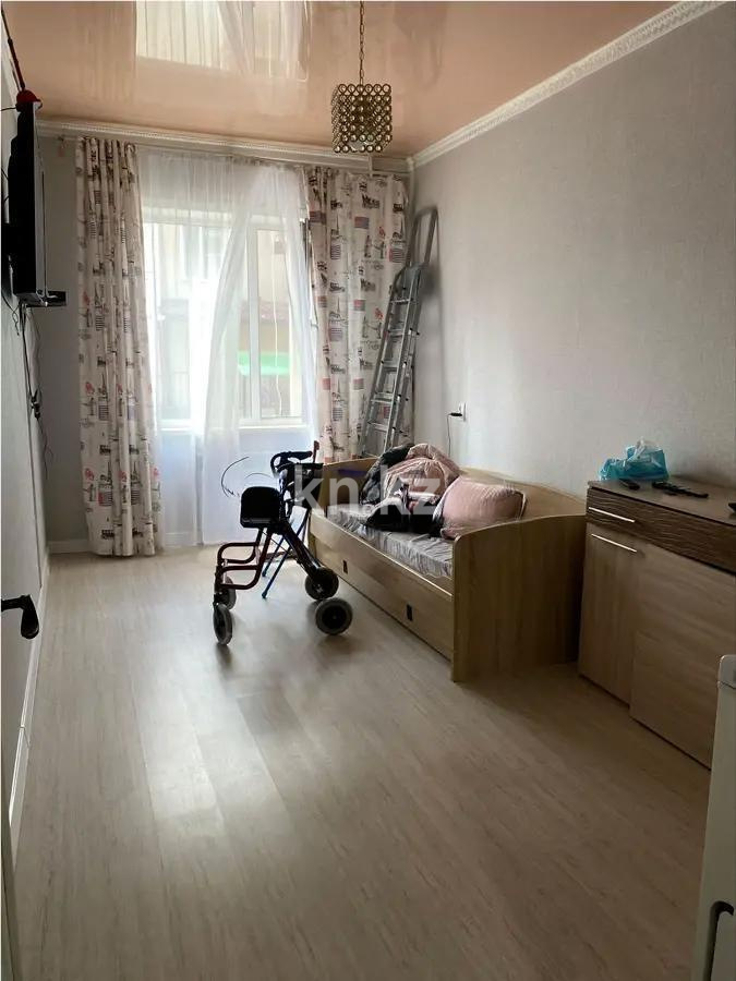 Продажа 4-комнатной квартиры, 98 м², ул. Муканова, дом  67/1 в Караганде - фото 4
