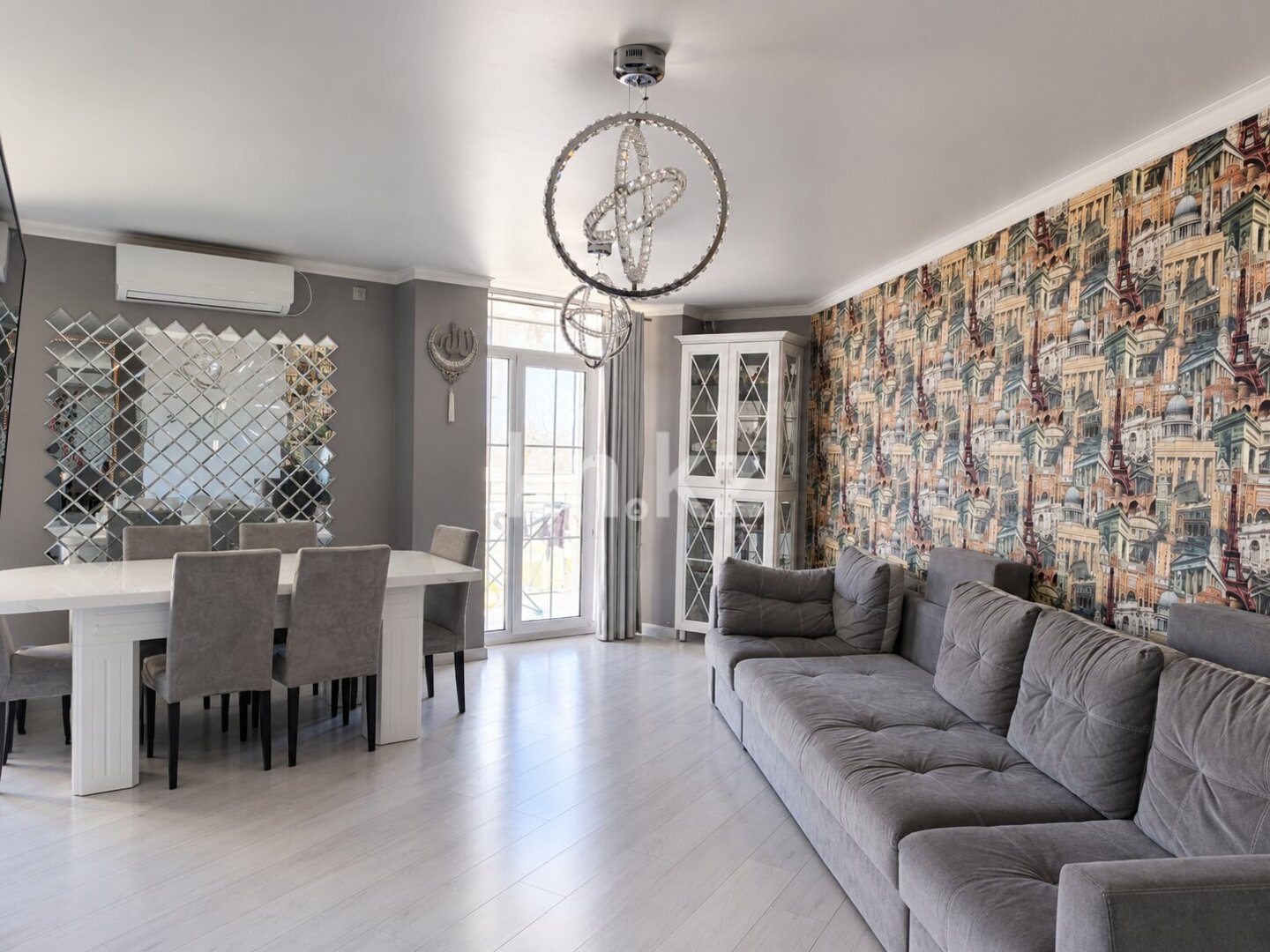Продажа 5-комнатной квартиры, 107 м² в Караганде