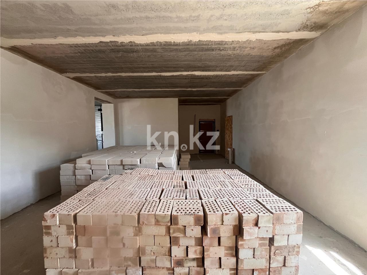 Продажа 4-комнатной квартиры, 118 м², ул. Букетова, дом  3/3 в Караганде - фото 4