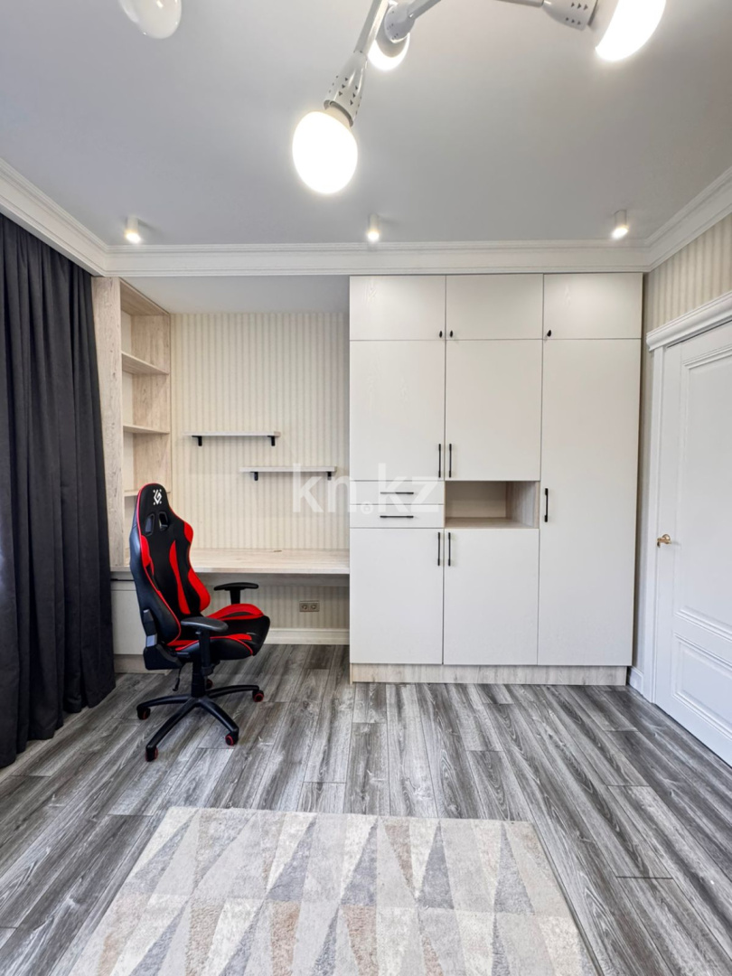 Продажа 4-комнатной квартиры, 107.6 м², пр. Шахтеров, дом  52Б в Караганде - фото 7