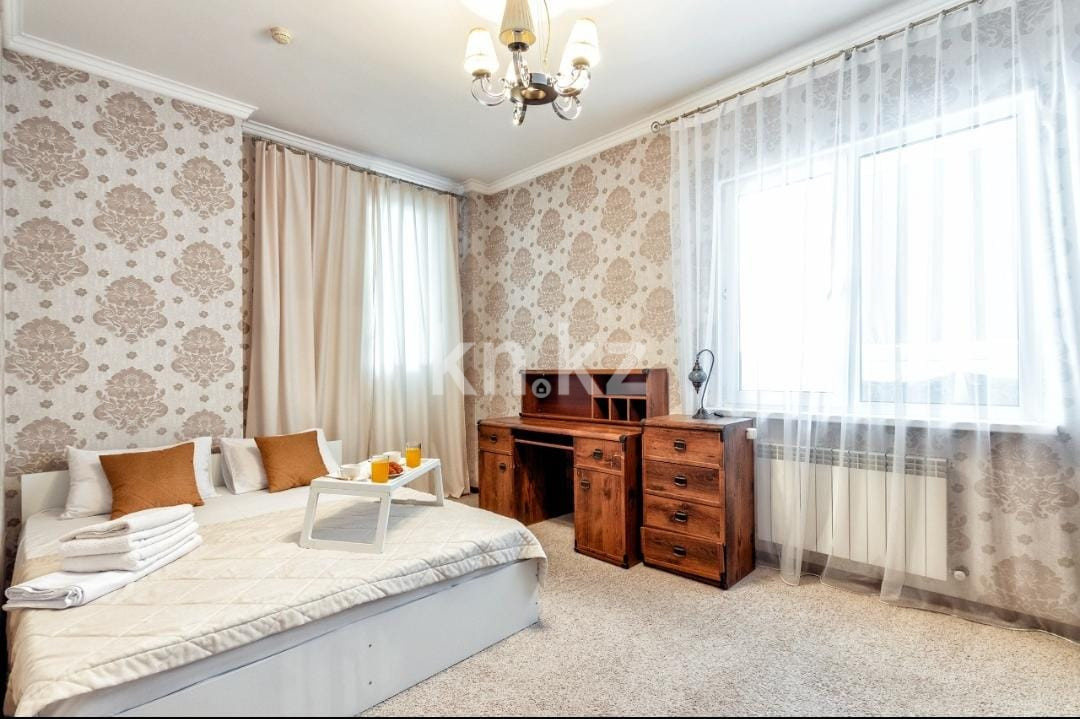 Аренда 3-комнатной квартиры посуточно, 130 м², ул. Кунаева, дом  35 - пр. Мангилик Ел в Астане - фото 3