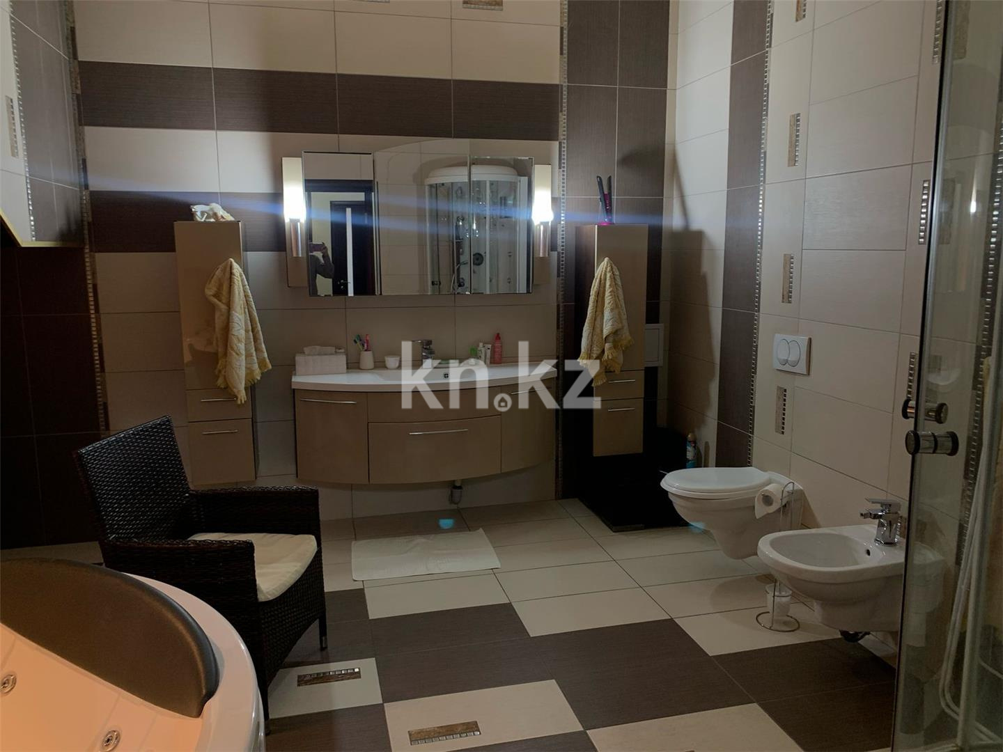 Продажа 7-комнатной квартиры, 391 м², ул. Аманжолова, дом  30 в Караганде - фото 11