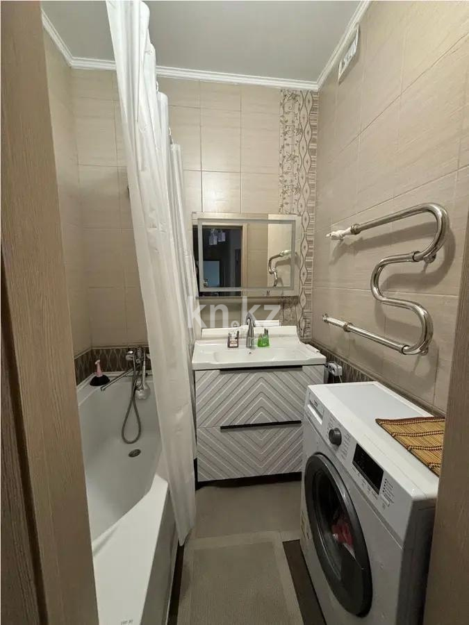 Продажа 3-комнатной квартиры, 65 м², пр. Шахтеров, дом  60 в Караганде - фото 5