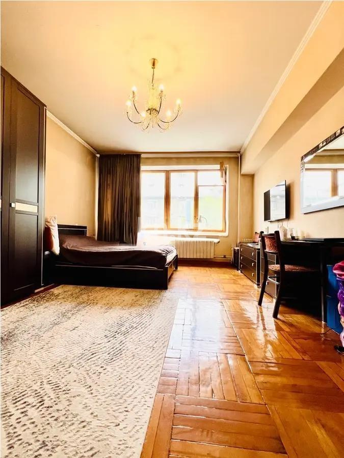 Продажа 4-комнатной квартиры, 108 м², ул. Кабанбай батыра, дом  65 в Алматы - фото 2