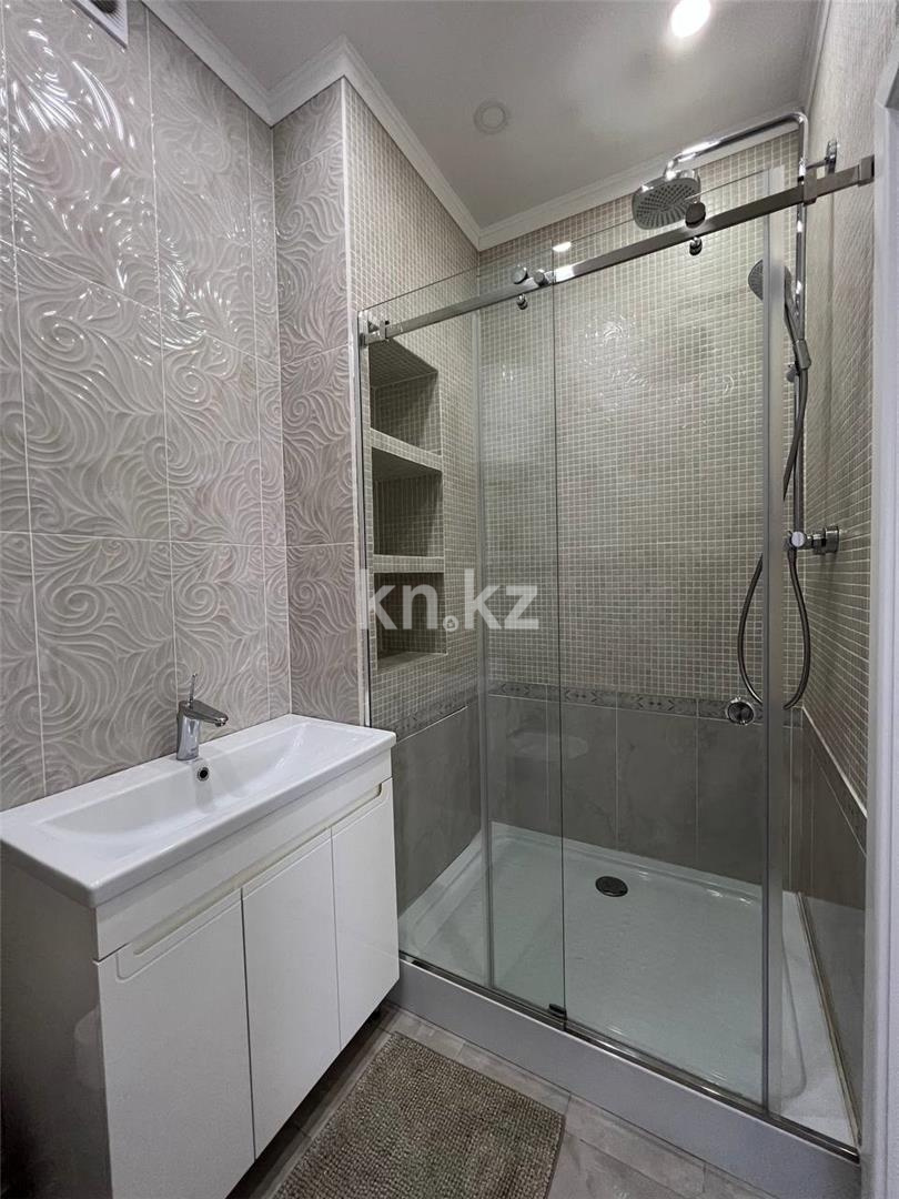 Продажа 4-комнатной квартиры, 124 м², ул. Аманжолова, дом  96/1 в Караганде - фото 14