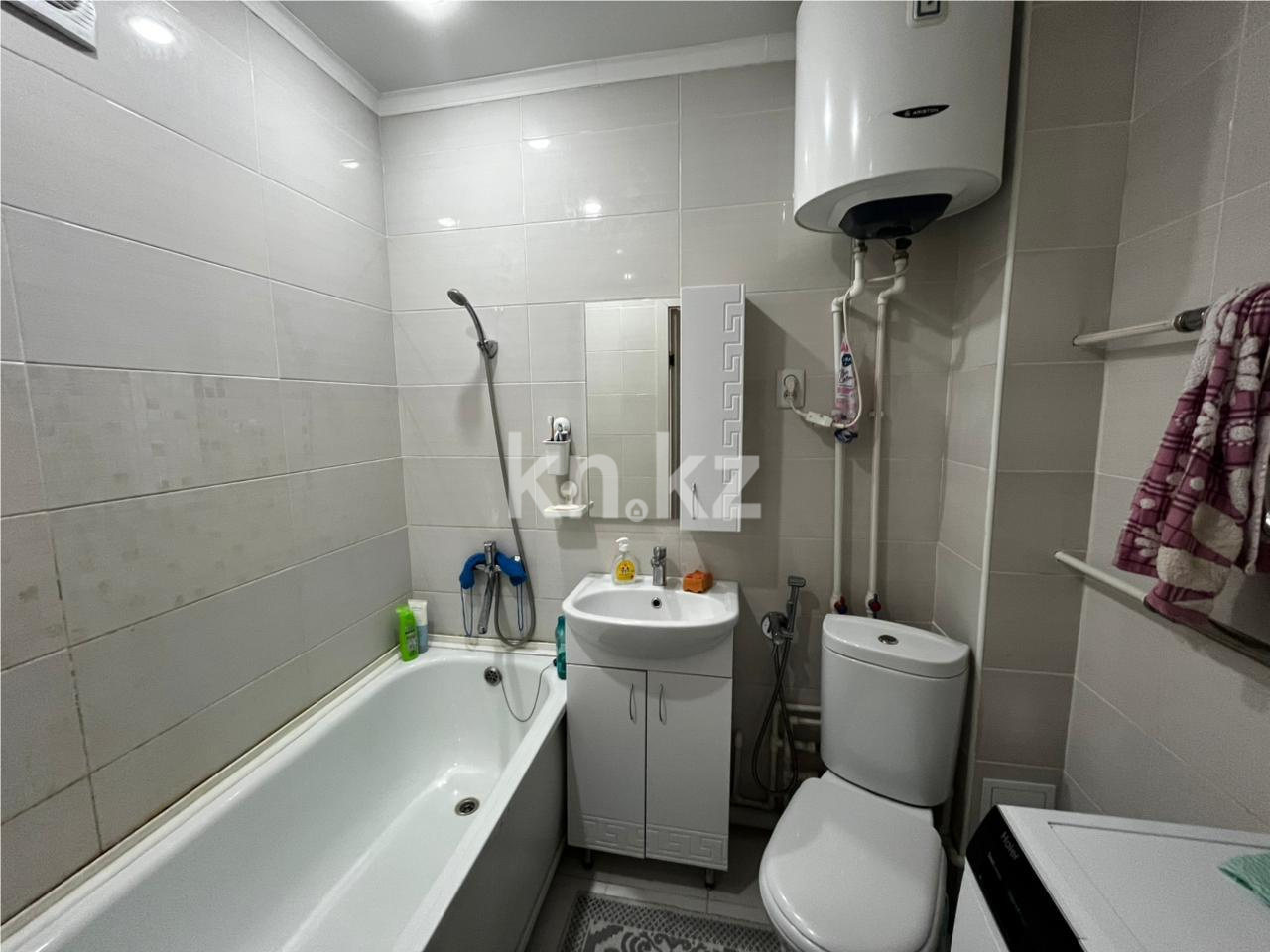 Продажа 3-комнатной квартиры, 63 м², 15-й мкр., дом  16 в Караганде - фото 6