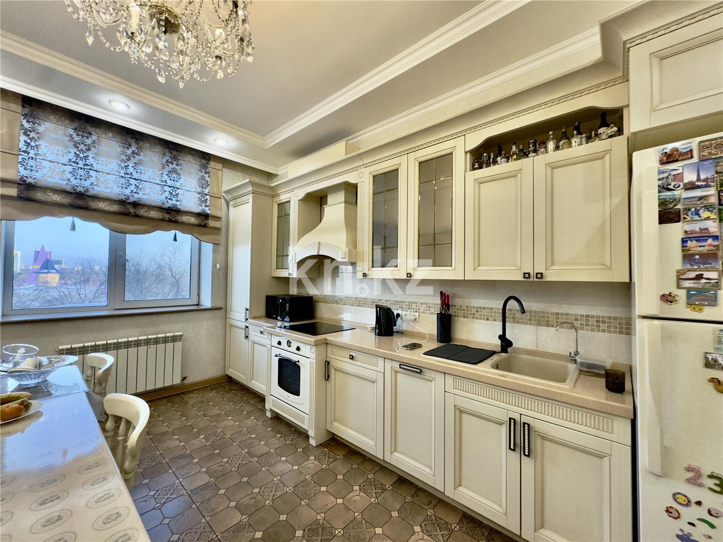 Продажа 5-комнатной квартиры, 217 м², ул. Аманжолова, дом  41 в Караганде - фото 19