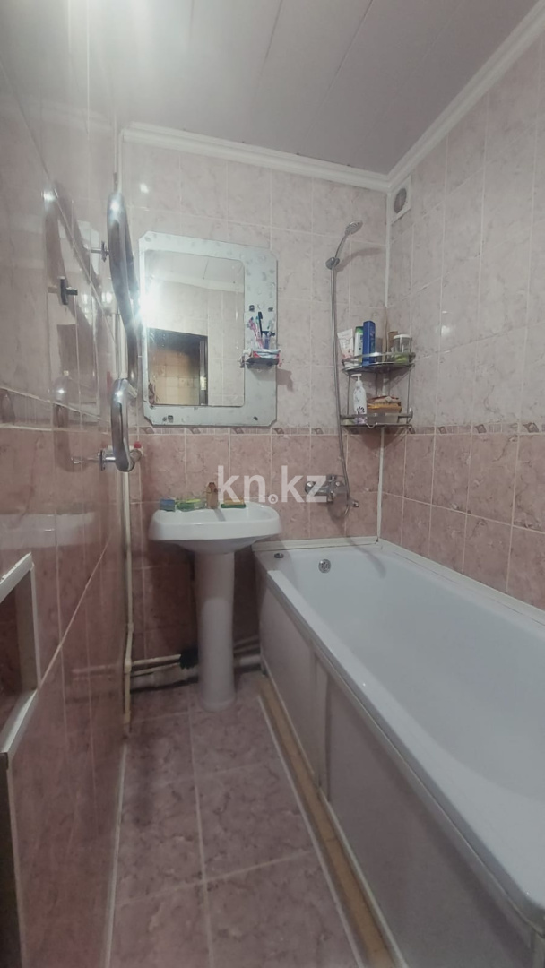 Продажа 4-комнатной квартиры, 76 м², 1 кв-л, дом  14 в Караганде - фото 10