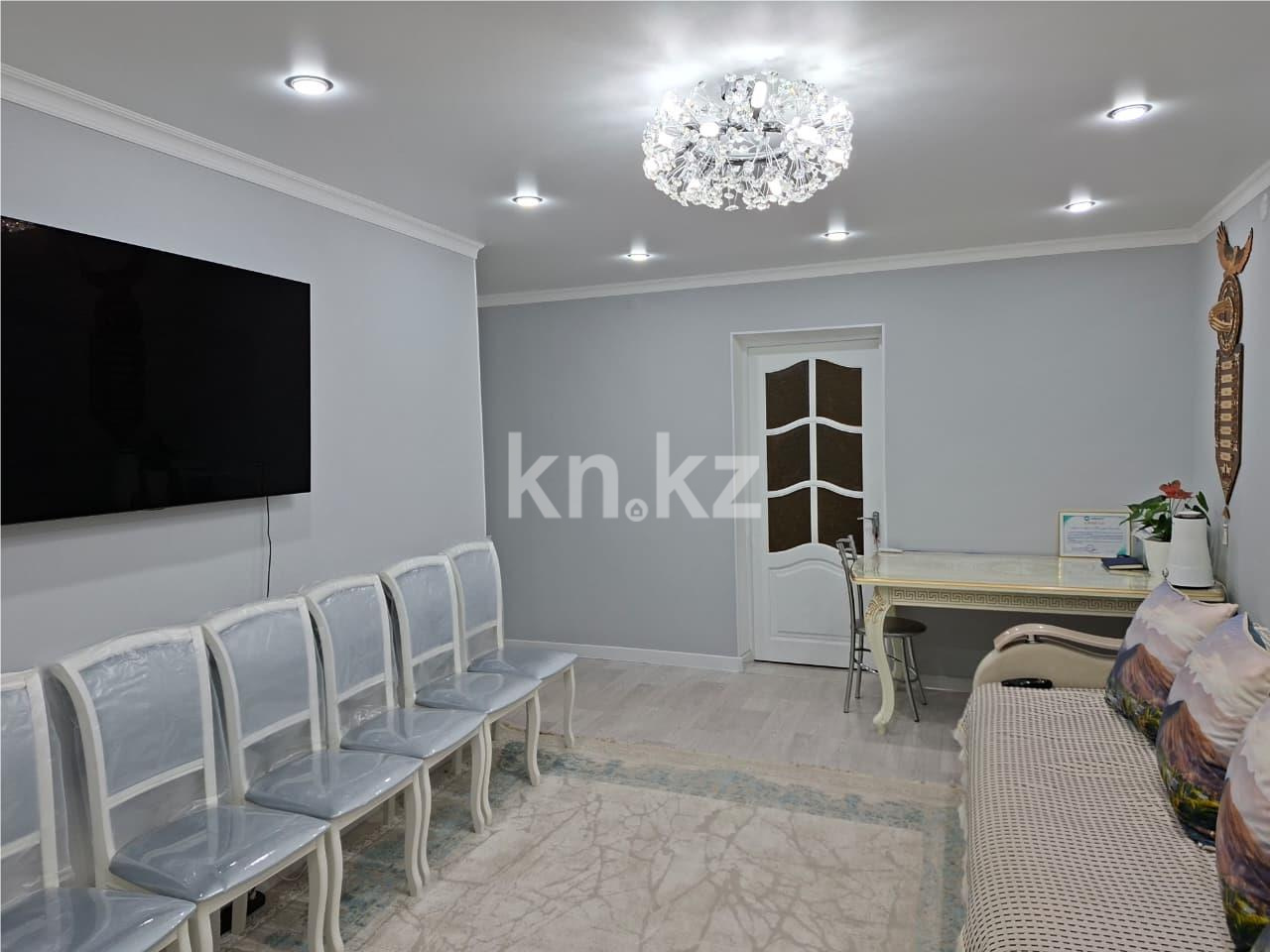 Продажа 3-комнатной квартиры, 59 м², пр. Строителей в Караганде - фото 2