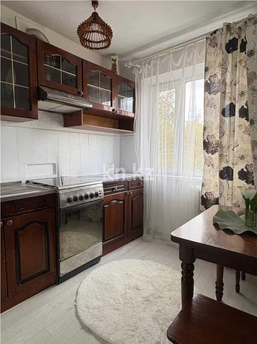 Продажа 3-комнатной квартиры, 63 м², 19 мкр., дом  47 в Караганде - фото 4