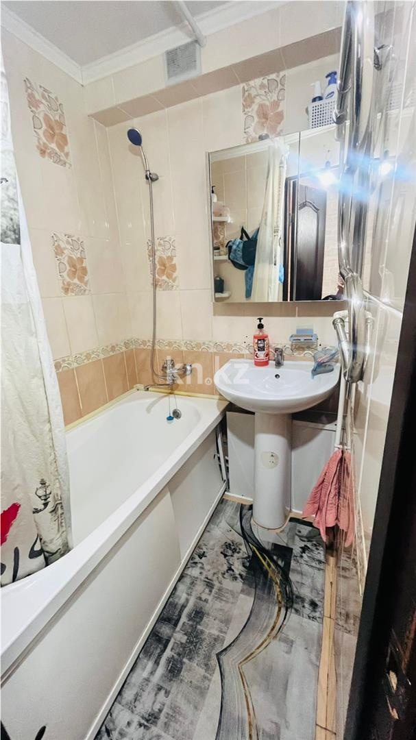 Продажа 4-комнатной квартиры, 62 м², мкр-н 16 в Караганде - фото 20