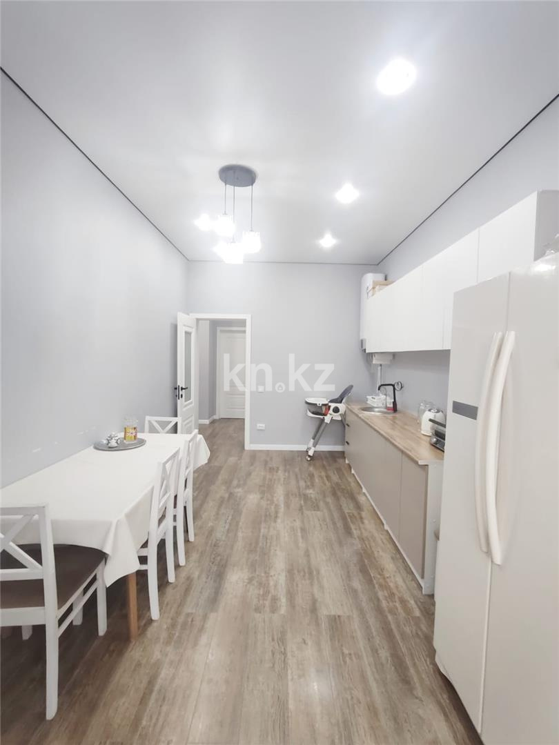 Продажа 3-комнатной квартиры, 93 м², 067 учетный квартал в Караганде - фото 2