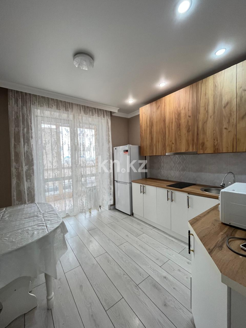 Аренда 1-комнатной квартиры, 40 м² в Астане