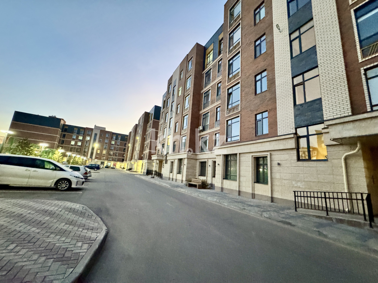 Продажа 2-комнатной квартиры, 63 м², 067 учетный квартал, дом  502 в Караганде - фото 3