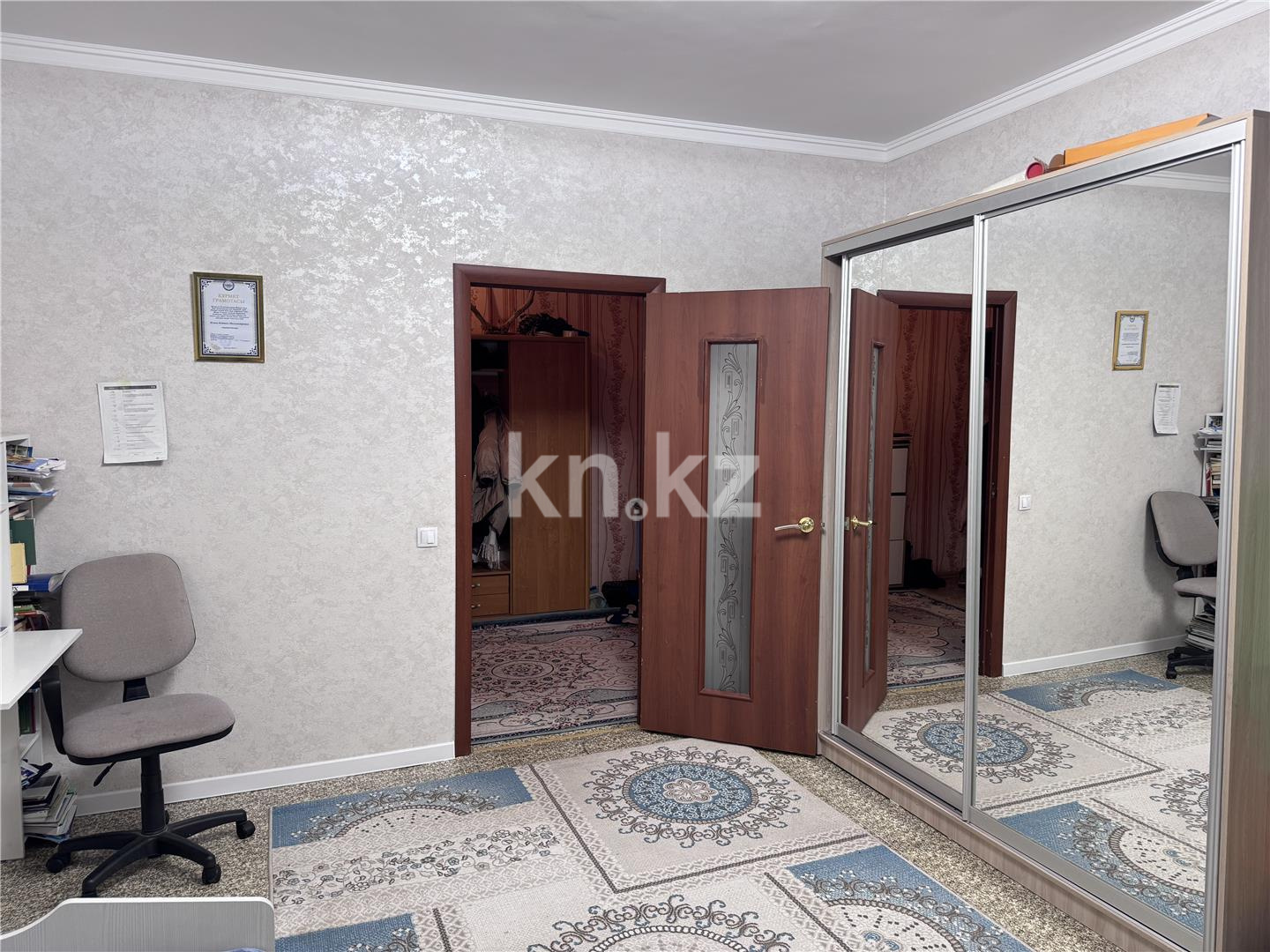 Продажа 3-комнатной квартиры, 74 м², ул. Сарыарка в Караганде - фото 4