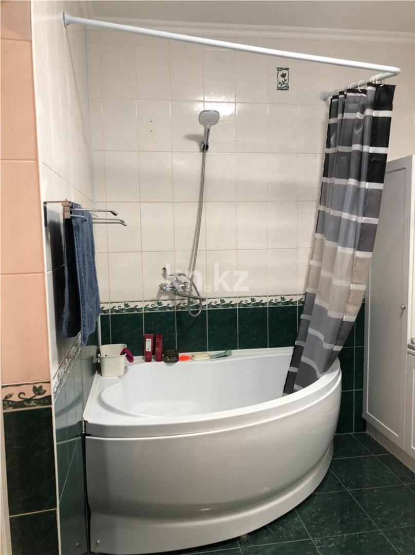 Продажа 3-комнатной квартиры, 96 м², ул. Абая, дом  61/2 в Караганде - фото 11