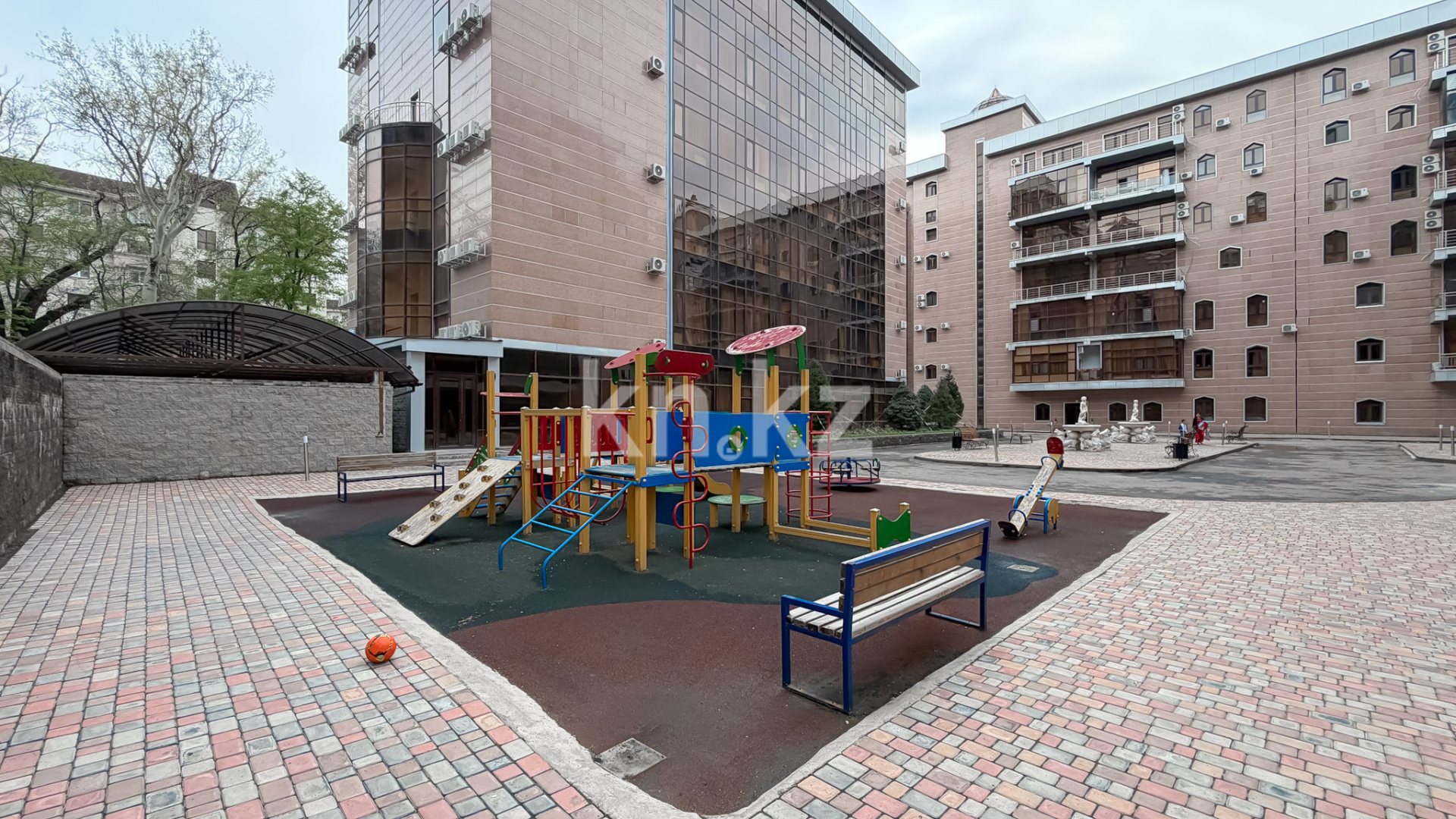 Продажа 2-комнатной квартиры, 122 м² в Алматы - фото 14