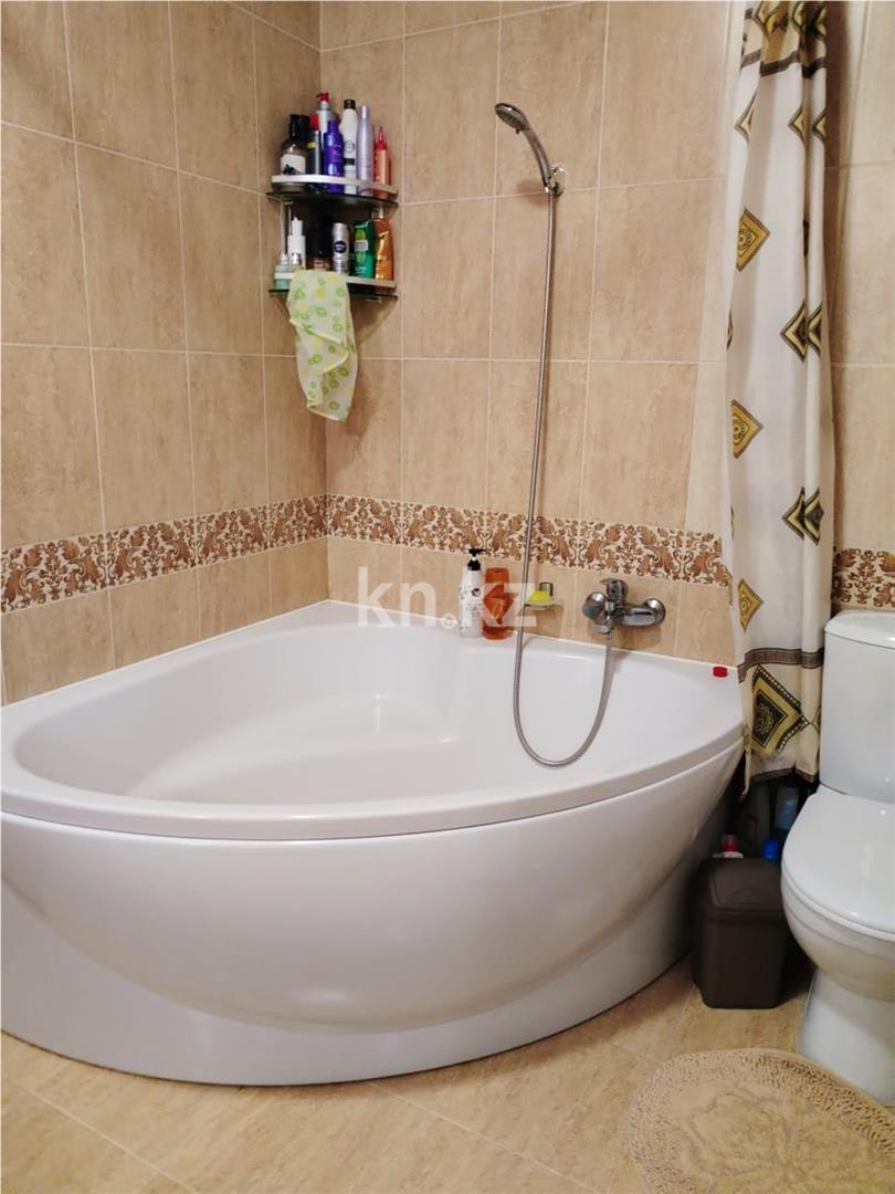 Продажа 3-комнатной квартиры, 81 м², ул. Затаевича (Зональная) в Караганде - фото 8