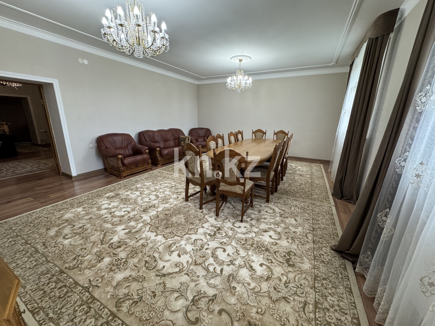 Продажа 6-комнатного дома, 338 м², ул. Молдагуловой в Караганде - фото 2