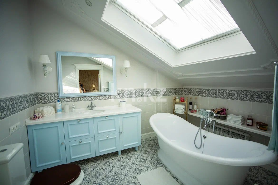 Продажа 5-комнатной квартиры, 154 м², ул. Аманжолова, дом  94/3 в Караганде - фото 16