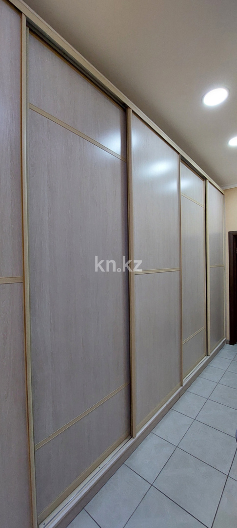 Продажа 5-комнатной квартиры, 217 м², ул. Аманжолова, дом  41 в Караганде - фото 19