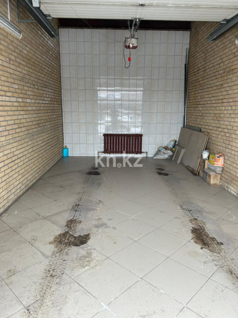 Продажа 3-комнатной квартиры, 135.4 м², ул. Аманжолова в Караганде - фото 16