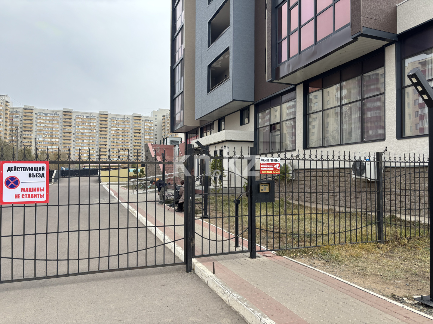Продажа 1-комнатной квартиры, 40.2 м², пр. Шахтеров, дом  52Б в Караганде