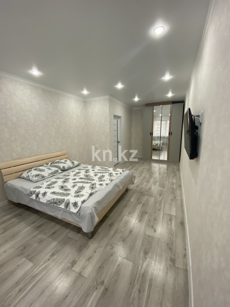 Аренда 1-комнатной квартиры посуточно, 68 м², ул. Самал, дом  86 в Уральске - фото 2